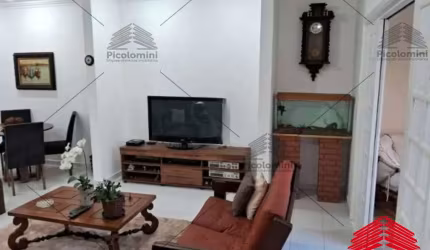 Casa assobradada a venda de 234 m² na Mooca, 2 suítes, 3 banheiros, lavanderia, varanda, lavabo, moveis planejados, 3 vagas, churrasqueira