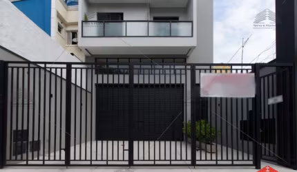 Salão comercial com mezanino na Vila Formosa, 180m² com 3 banheiros sendo um deles com acessibilidade, reformado e com estrutura para ar-condicionado.
