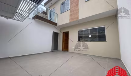 Sobrado Novo na Vila Alpina, 7m de frente, 92m2, luz natural Espaço gourmet com Churrasqueira, 3 dormitórios, 1 suíte, 2 vagas, acabamento impecável