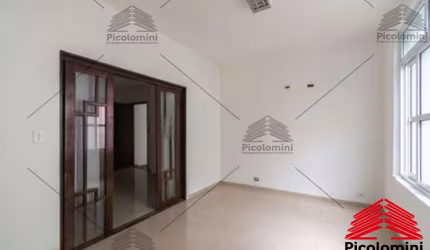 Sobrado a venda de 200 m² na Vila Mariana, 4 dormitórios, 4 suítes, 5 banheiros,  lavanderia, área de serviço, 4 vagas de garagem