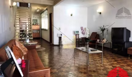 Sobrado a venda de 300 m² no Cambuci, 3 dormitórios, 3 banheiros, lavanderia, quintal, cozinha planejada, 3 vagas de garagem
