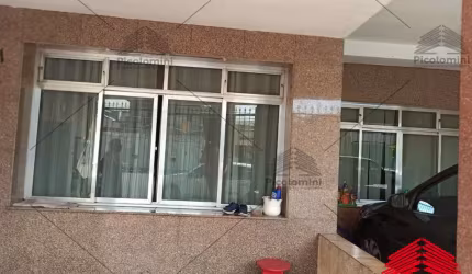 Sobrado grande com 180 m2 a venda na Vila Alpina, Rua Catuaba, a 500 metros do Carrefour São Caetano do Sul.