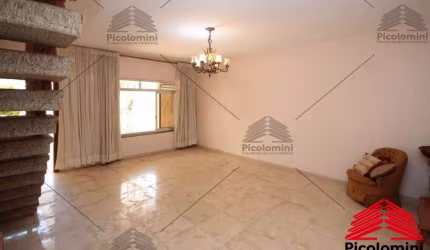Sobrado a venda de 130 m² na Aclimação, 3 dormitórios,  2 banheiros, lavanderia, cozinha planejada, varanda, quintal, 2 vagas de garagem