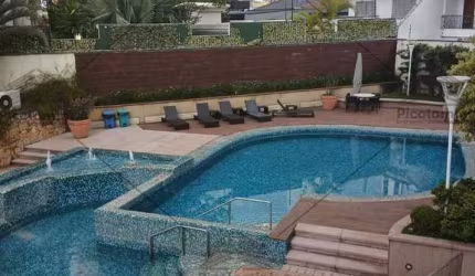 Apartamento à venda no Tatuapé, 253m² com 3 suítes uma delas com closet, cozinha com planejados, 5 banheiros e 5 vagas com depósito privativo.