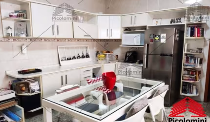 Sobrado a venda de 150 m² no Tatuapé, 3 dormitórios, 2 suítes, 3 banheiros, lavanderia, quintal, churrasqueira, cozinha ampla, 3 vagas de garagem