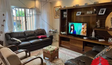 Sobrado a venda de 200 m² no Ipiranga, 3 dormitórios, 1 suíte, 4 banheiros, lavanderia, modernizado, 5 vagas de garagem