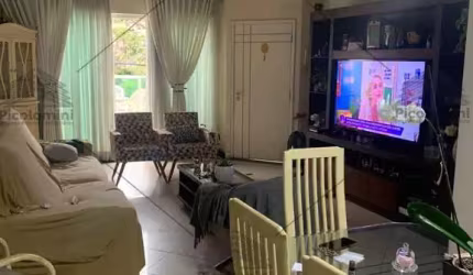 Sobrado a venda de 190 m², 4 dormitórios, 3 suítes, 4 banheiros, lavanderia, área de serviço, quintal, churrasqueira, varanda, 3 vagas de garagem