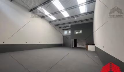 Galpão para locação, todo reformado, 10 x 20m, copa cozinha, mezanino com escritório, 2 banheiros, espaço para recepção