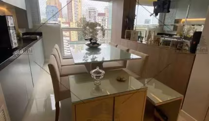 Apartamento à Venda na Vila Andrade, 57m² com 2 dormitórios (1 suíte), sala 2 ambientes, varanda gourmet, cozinha com planejados, 2 banheiros e vaga.