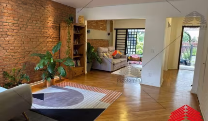 Casa a venda na Aclimação de 311 m², 4 dormitórios, 2 suítes, 5 banheiros, área de serviço, ar condicionado, varanda, moveis planejados, 2 vagas