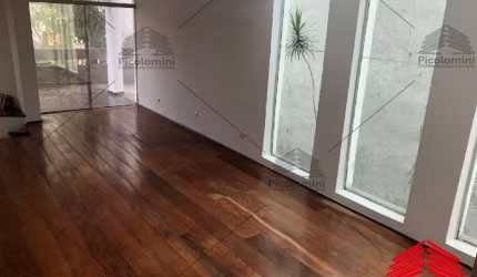 Sobrado a venda na Mooca de 346m², 4 dormitórios, 3 suítes, 4 banheiros, lavanderia, sala 3 ambientes, piscina, churrasqueira, salão de jogos, 2 vagas