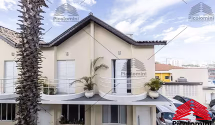 Sobrado em Condomínio fechado à venda na Vila Ema com 2 suítes com planejados, sala 2 ambientes, cozinha ampla, 3 banheiros, lavanderia,2 vagas