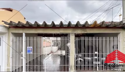 Casa a venda em São Caetano do Sul, 2 casas independentes, 2 vagas garagem coberta, 2 dormitórios, próximo a escolas e comércios.