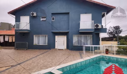 Casa, alto padrão próximo ao Parque do Carmo, móveis planejados, piscina aquecida, área gourmet, energia solar, ar condicionado, aquecedor central.