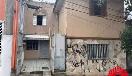 Sobrado ou terreno a venda na Mooca, com 3 casas separadas, total 4 quartos,1 vaga, ótima localização