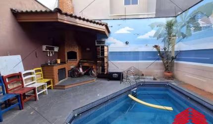Sobrado Vila Aricanduva 300 Metros do Metrô. 3 quartos, 1 suíte, Sacada, mobiliado, 2 banheiros, 2 vagas, Quintal com piscina aquecida e churrasqueira