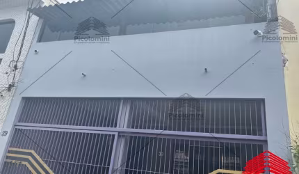 Casa a venda em rua sem saída na Vila Matias/Formosa com 155 metros, 02 quartos, sala, cozinha e banheiro, quintal com Laje para construir!