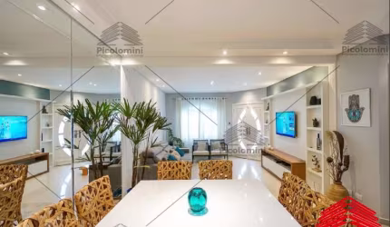 Casa à venda no Tatuapé, 3 quartos, 3 suítes, 3 salas, 6 banheiros, 4 vagas  300m². Confira já!