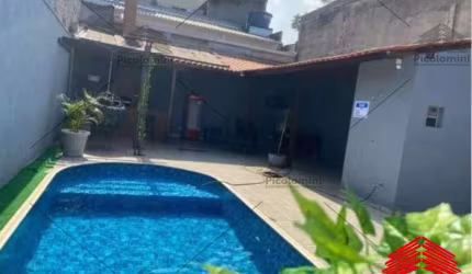 Casa à venda na Vila Formosa com 3 quartos, 3 suítes, hidro, espaço gourmet, 6 banheiros, 5 vagas, 200m². piscina e sauna