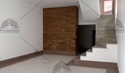 Sobrado à Venda na Saúde, 3 quartos, 3 suítes, sala 3 ambientes com sacada, 4 banheiros, lavabo, lareira, 4 vagas, 220m². quintal com espaço gourmet
