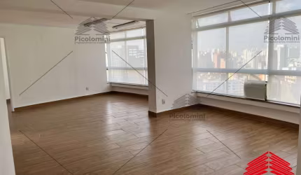 Sala comercial para locação no Brás de 190m², 2 banheiros, cozinha, vista privilegiada para a cidade, ideal para diversos tipos de negócios