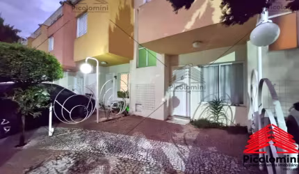 Sobrado em Condomínio 3 quartos, sendo 1 suíte com sacada, sala de estar e jantar com churrasqueira e cozinha americana com 2 vagas.