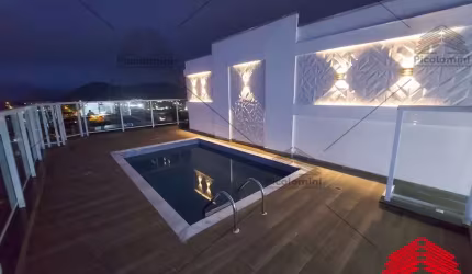 Cobertura a venda em Ubatuba, 03 suites, piscina privativa,  02 vagas com depósito, lazer completo no centro a 900 m da praia