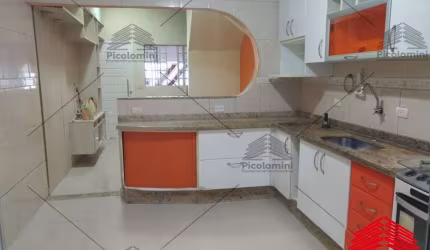 Sobrado 150m² 3 andares, 2 suítes, sala para dois ambientes, cozinha americana, móveis planejados, lavanderia coberta 1 vaga, próximo ao Metrô Belém