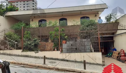 Imperdível! Casarão na Vila Prudente, São Paulo-SP: 4 quartos, 2 salas, 6 banheiros, 6 vagas de garagem. Confira!