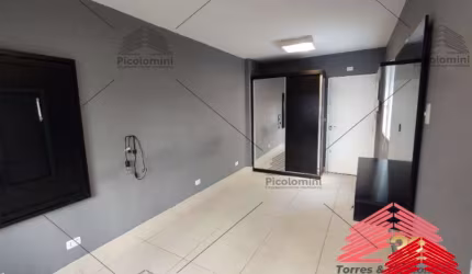 Apartamento à venda No Centro reformado com 1 quarto, sala com cozinha integrada, 1 banheiro, 26 metros! Portaria 24 horas.