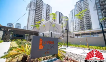 Apartamento à venda na Vila Andrade, 63m² com 2 quartos (1 suíte), sala 2 ambientes com varanda, cozinha planejada, 2 banheiros e vaga de garagem.