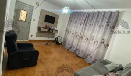 Casa Térrea na jardim quarto centenário com amplo terreno para investimento, 3 dormitórios, próximo ao Parque do Carmo