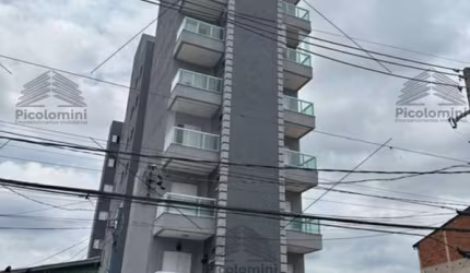 Apartamento à venda com 2 quartos e 1 suíte em Santo André-SP: 56m², sala, 2 banheiros e 1 vaga de garagem.