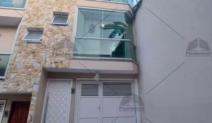 Imperdível: Casa com 2 suítes na Vila Carmosina, São Paulo-SP, 97m², 2 vagas de garagem. Agende sua visita!