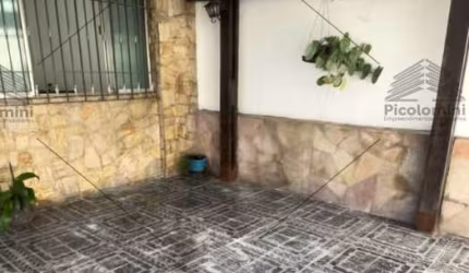 Casa Térrea para venda ou locação no Tatuapé com 3 quartos, 2 salas, 1 banheiro com hidro, lavabo, 2 vagas, 137m². quintal com churrasqueira