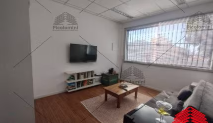 Salão comercial a venda no Belém de 240m², possui 3 salas, copa, 2 banheiros, 2 vagas, escritório, Quintal