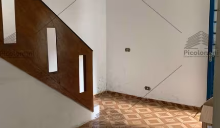 Sobrado de Vila para locação no Água Rasa de 120m², 3 quartos, 2 banheiros, 1 suíte, lavanderia, área de serviço, 2 salas, quintal