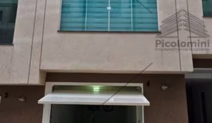 Casa de condomínio na Vila Matilde à venda, 115m² com 2 suítes, sala 2 ambientes, cozinha planejada, 3 banheiros, área de serviço e 2 vagas de garagem