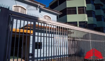Casa para venda ou locação na Mooca, São Paulo-SP: 12 salas, 2 banheiros, 8 vagas de garagem!