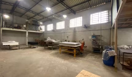 Aluguel de GALPÃO comercial com 2 salas espaçosas,  banheiros completo, 4 vagas de garagem exclusivas e incríveis 750,00 m2
