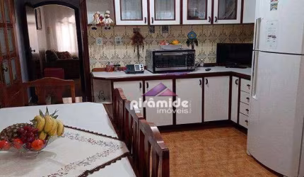 Casa com 3 dormitórios à venda, 177 m² por R$ 640.000,00 - Monte Castelo - São José dos Campos/SP