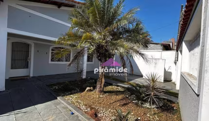 Casa com 4 dormitórios à venda, 208 m² por R$ 650.000,00 - Jardim Britânia - Caraguatatuba/SP