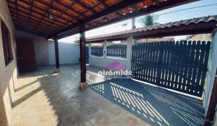 Casa com 3 dormitórios à venda, 180 m² por R$ 720.000,00 - Praia das Palmeiras - Caraguatatuba/SP