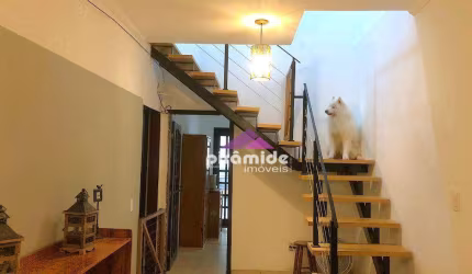 Casa com 4 dormitórios à venda, 108 m² por R$ 775.000,00 - Jardim Uirá - São José dos Campos/SP
