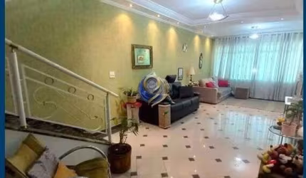 Sobrado de 212m² | 4 suítes | 6 vagas | Vila Assunção – Santo André.