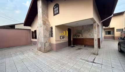 Casa com 3 quartos à venda na Vila Santa Terezinha, Várzea Paulista , 251 m2 por R$ 636.000