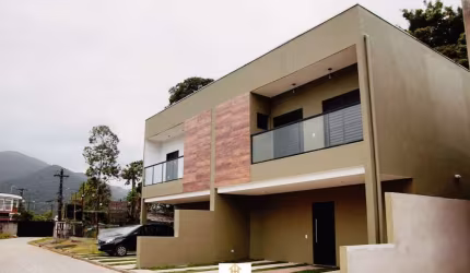 Casa - 3dorm/3suítes - 156,15m² - 2 vagas - Jardim Carolina, Ubatuba-SP