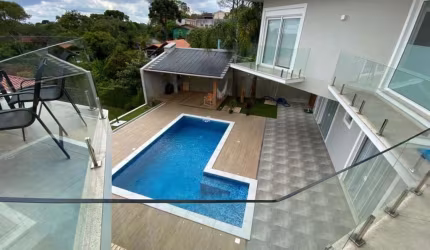 CASA ALTO PADRÃO COM PISCINA EM CONDOMÍNIO FECHADO PRÓXIMO AO CENTRO DE SÃO BENTO DO SUL-SC