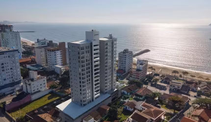 APARTAMENTO COM 3 DORMITÓRIOS SENDO 1 SUÍTE A 80 METROS DO MAR NO CENTRO DE BALNEÁRIO PIÇARRAS-SC