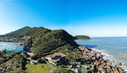 CASA DOS SONHOS FRENTE MAR COM 324M² EM TERRENO COM 1.156M² EM PENHA-SC